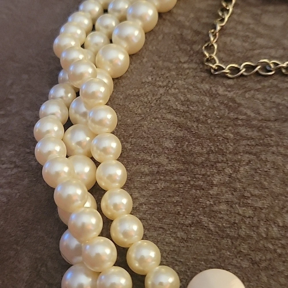 VCLM Retro 1960s Cream Floral Acrylic Glass Pearl Beaded Bridal Necklace